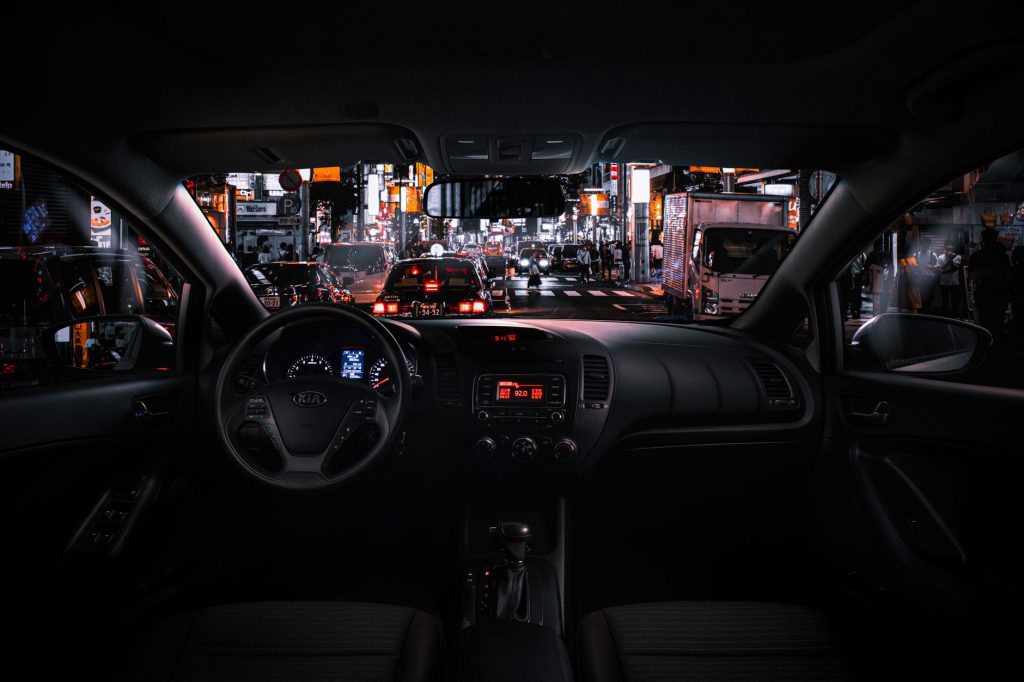 車、バイク、徒歩。移動手段の使い分け